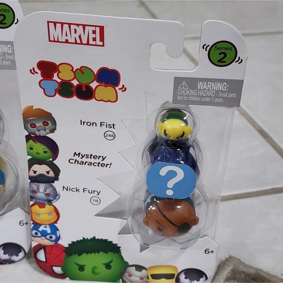 Marvel Tsum Tsum Comic Box Display and 13 Toy Figures new!! - Picture 2 of 11
